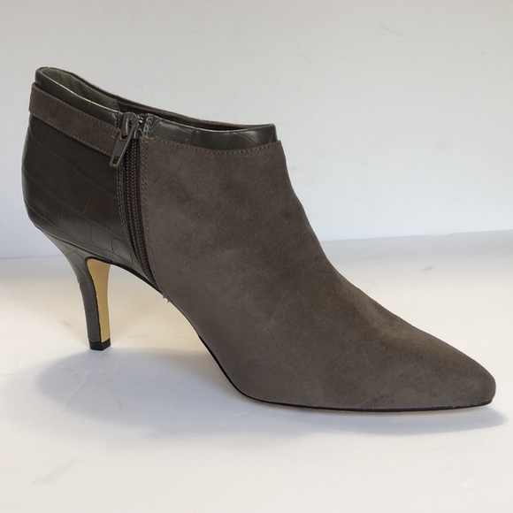 Bella Vita Esther Gray Pointed Toe Side Zip Top Suede Ankle Boots size 10W - Picture 7 of 14